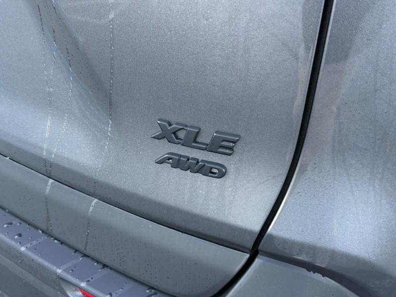 Toyota RAV4 Vehicle Image 4