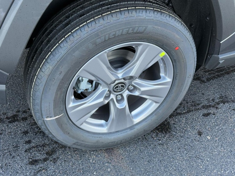 Toyota RAV4 Vehicle Image 5