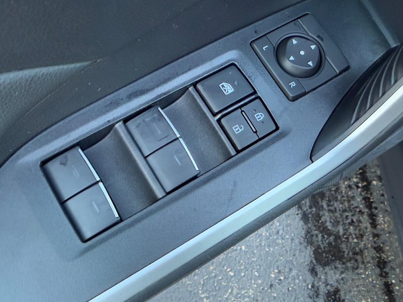 Toyota RAV4 Vehicle Image 10