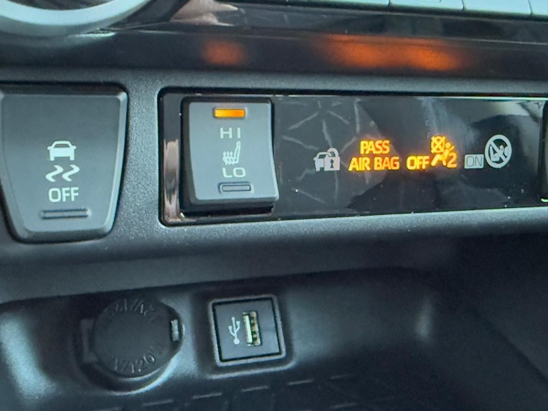 Toyota RAV4 Vehicle Image 16