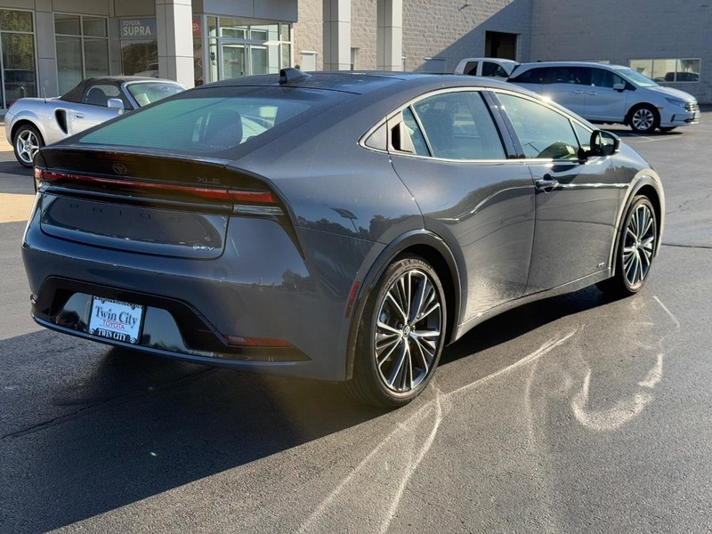 Toyota Prius Vehicle Image 3