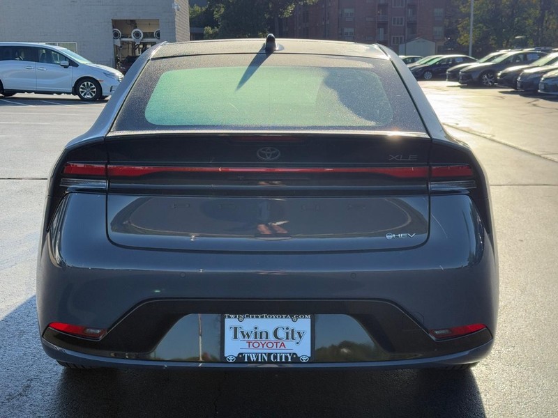 Toyota Prius Vehicle Image 5