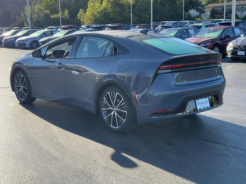 Toyota Prius Vehicle Image 7