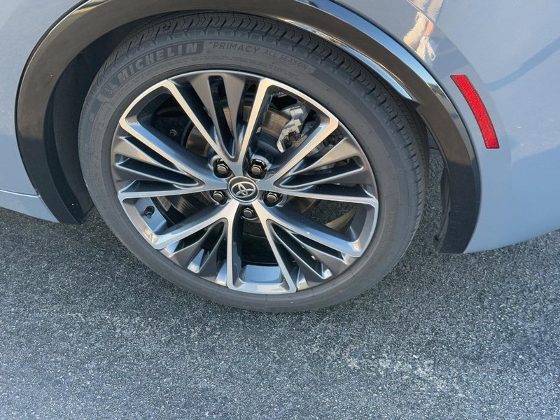 Toyota Prius Vehicle Image 8