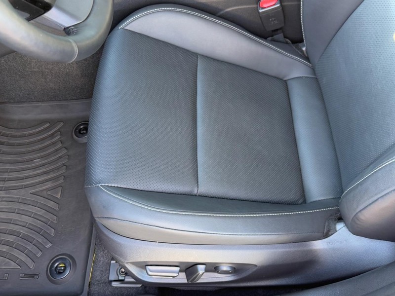 Toyota Prius Vehicle Image 16