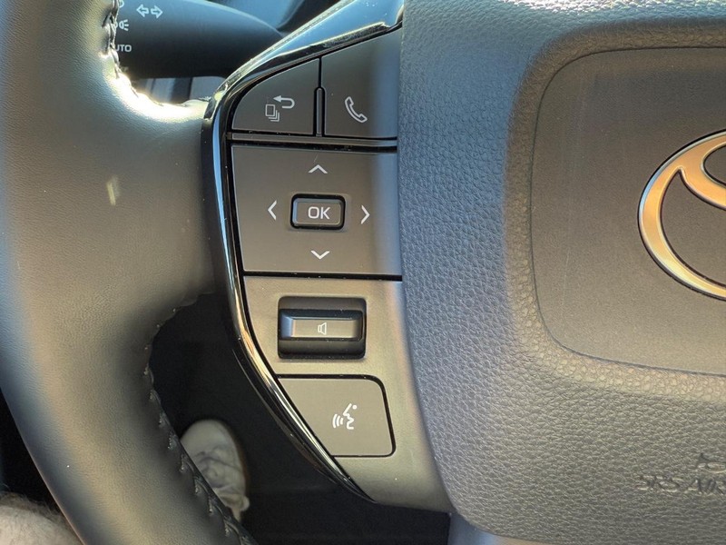 Toyota Prius Vehicle Image 17