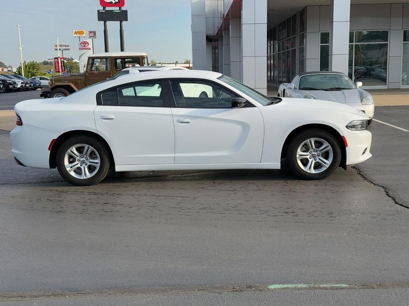 Dodge Charger Vehicle Full-screen Gallery Image 02
