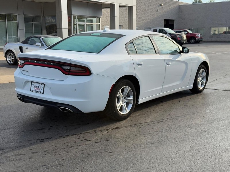 Dodge Charger Vehicle Full-screen Gallery Image 03