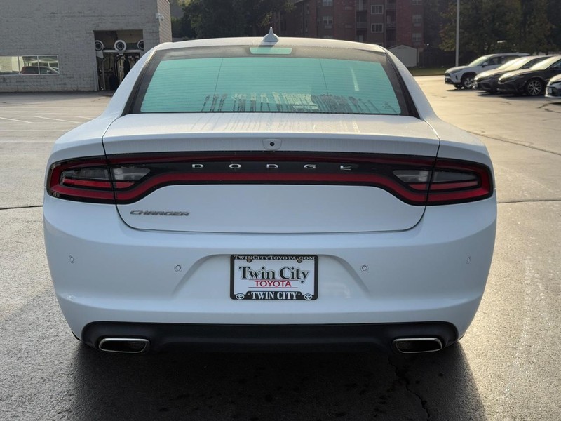 Dodge Charger Vehicle Full-screen Gallery Image 05