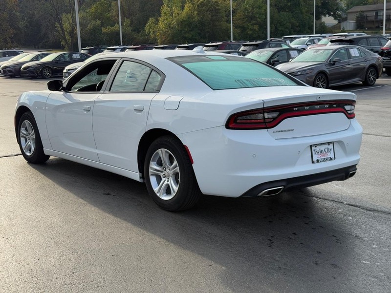 Dodge Charger Vehicle Full-screen Gallery Image 06