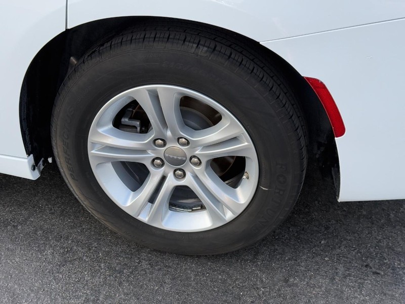 Dodge Charger Vehicle Full-screen Gallery Image 07