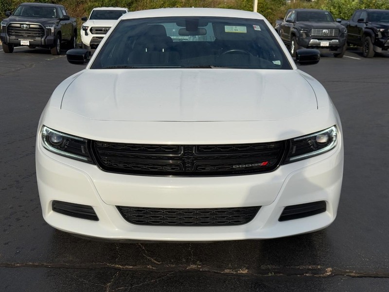 Dodge Charger Vehicle Full-screen Gallery Image 09
