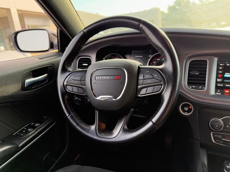 Dodge Charger Vehicle Full-screen Gallery Image 12