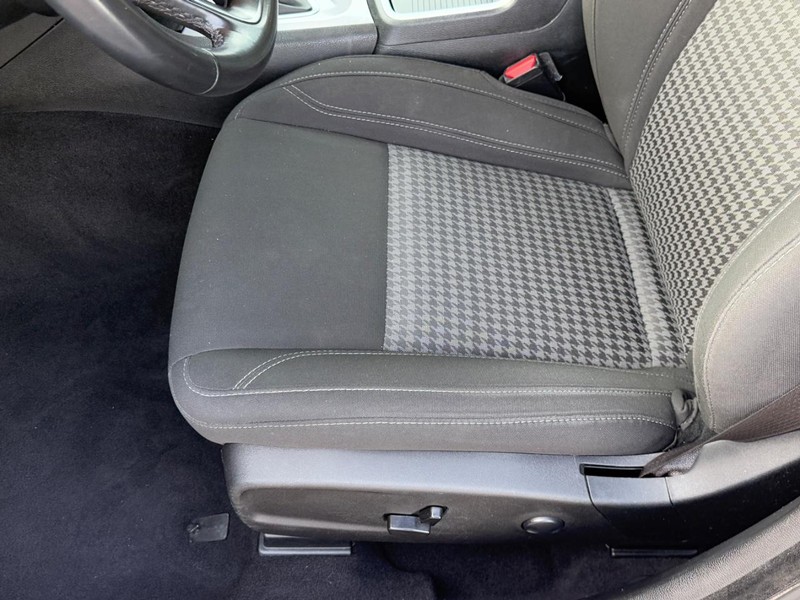 Dodge Charger Vehicle Full-screen Gallery Image 15