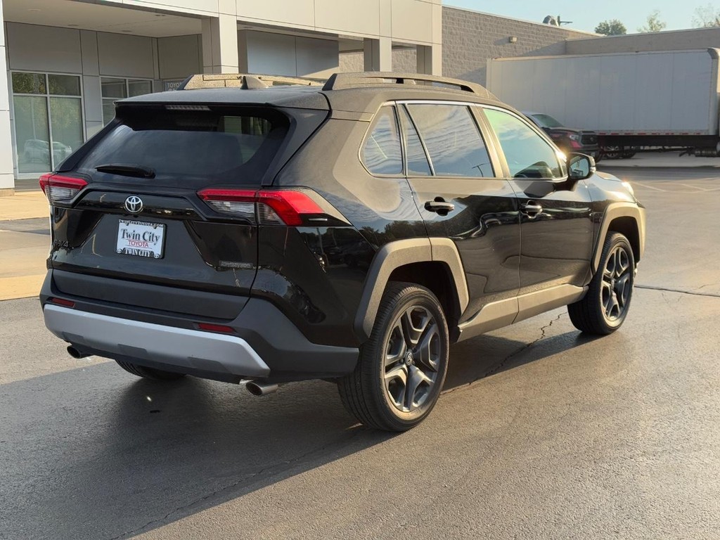 Toyota RAV4 Vehicle Image 3