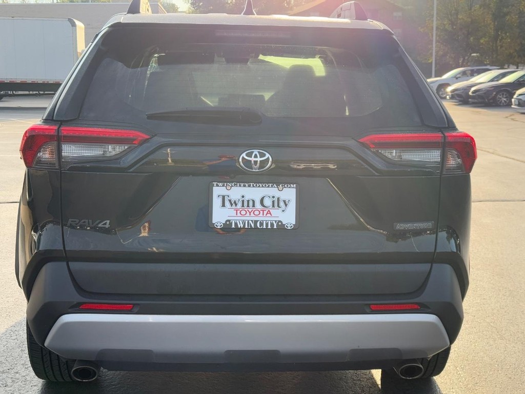 Toyota RAV4 Vehicle Image 5