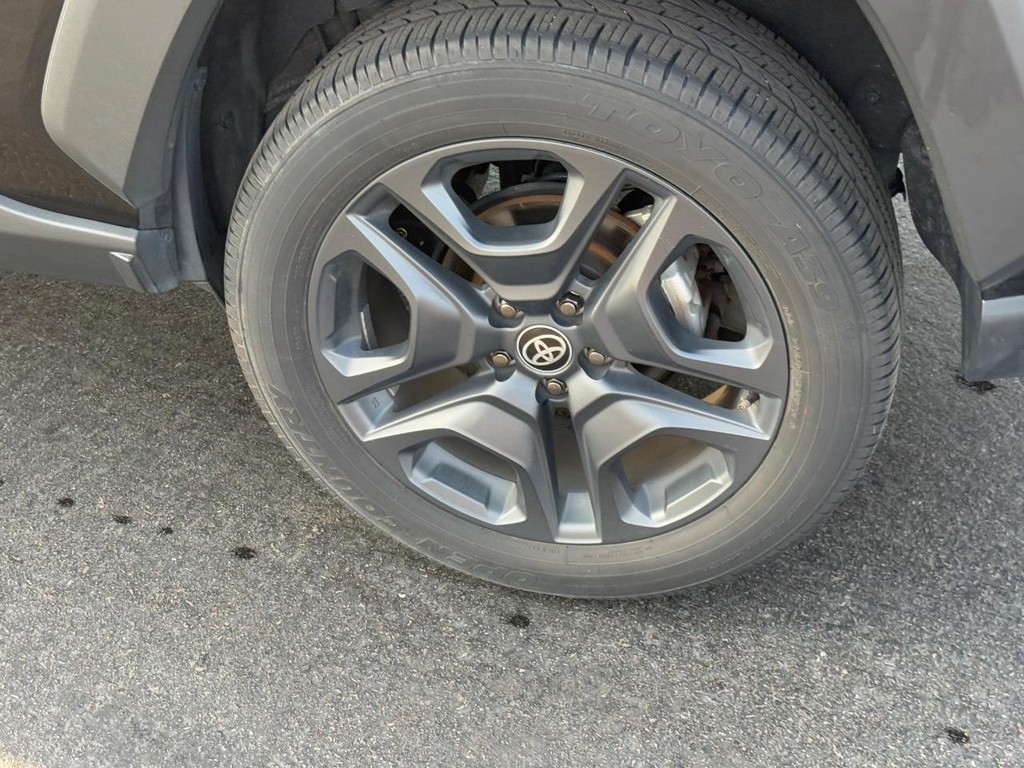 Toyota RAV4 Vehicle Image 7