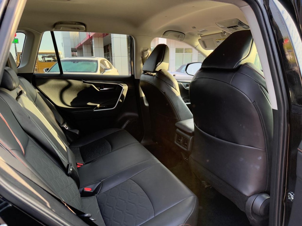 Toyota RAV4 Vehicle Image 10