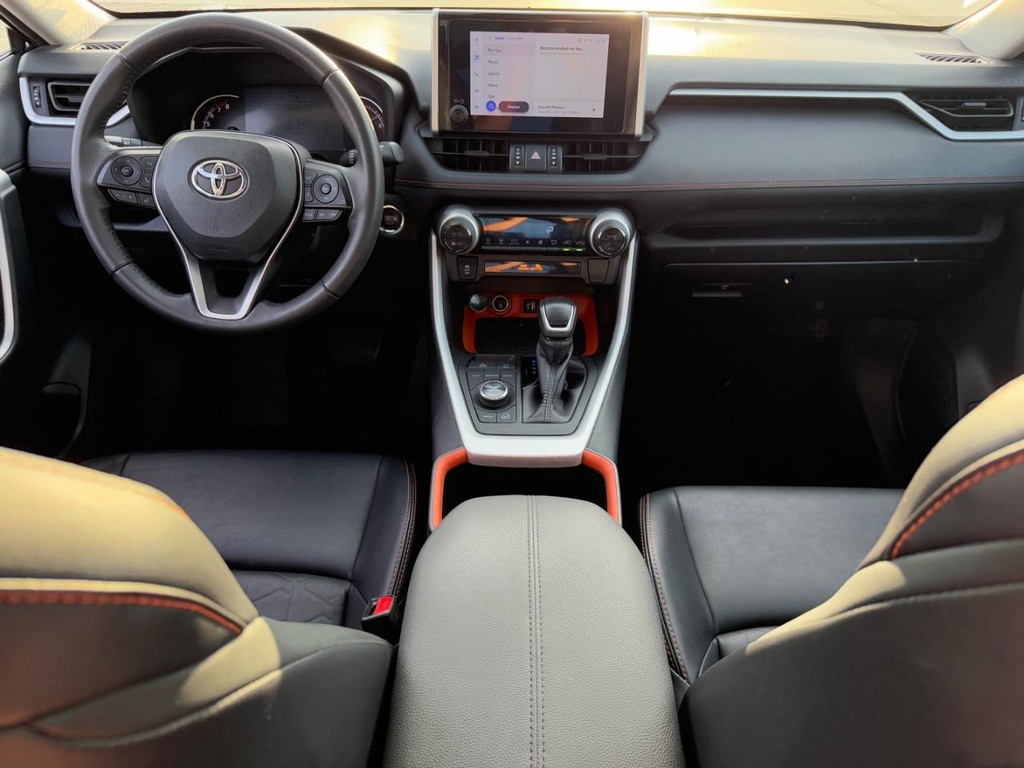 Toyota RAV4 Vehicle Image 11