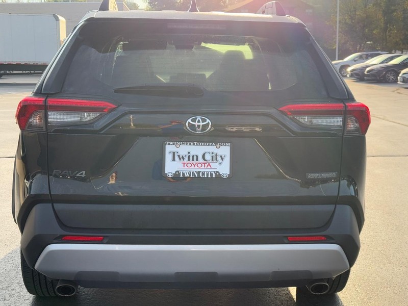 Toyota RAV4 Vehicle Image 5