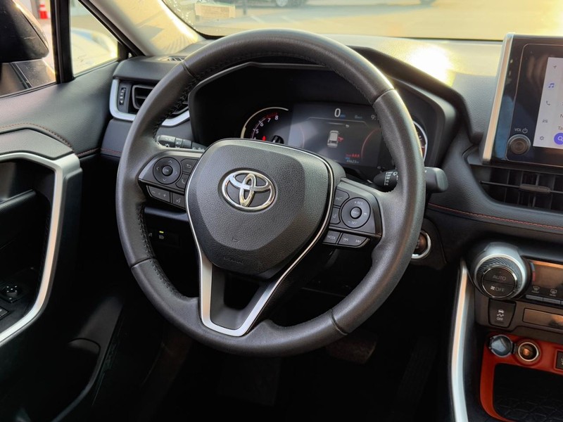 Toyota RAV4 Vehicle Image 12