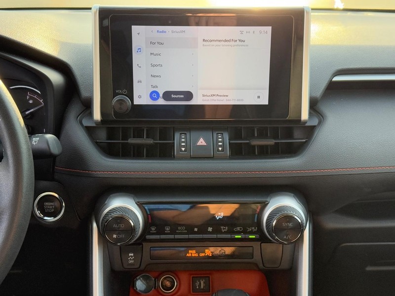 Toyota RAV4 Vehicle Image 13