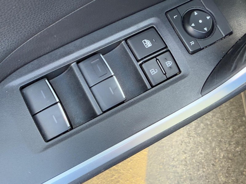 Toyota RAV4 Vehicle Image 14