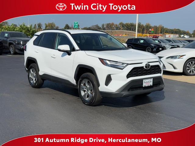 2023 Toyota RAV4 XLE's photo