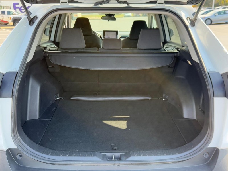 Toyota RAV4 Vehicle Image 4