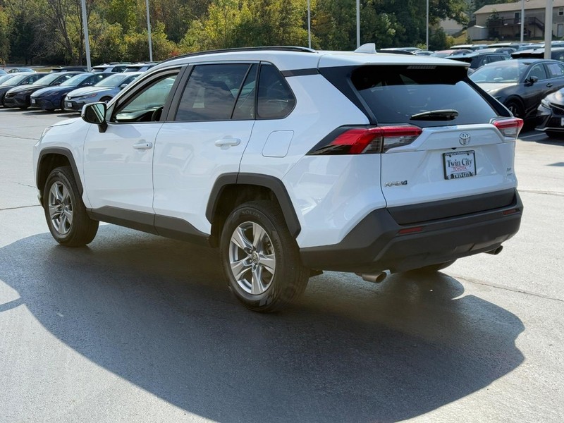 Toyota RAV4 Vehicle Image 7