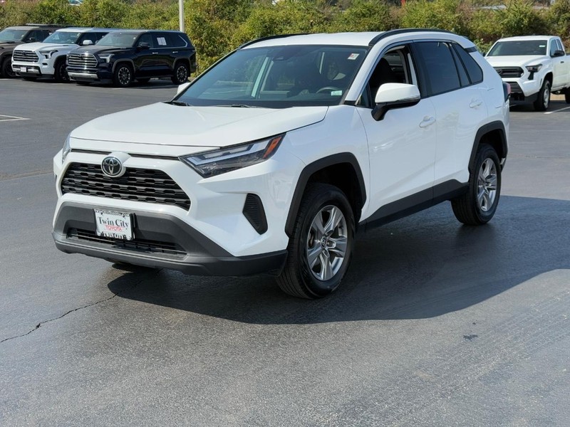 Toyota RAV4 Vehicle Image 9