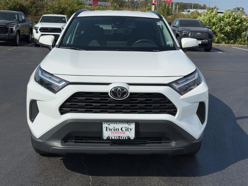 Toyota RAV4 Vehicle Image 10