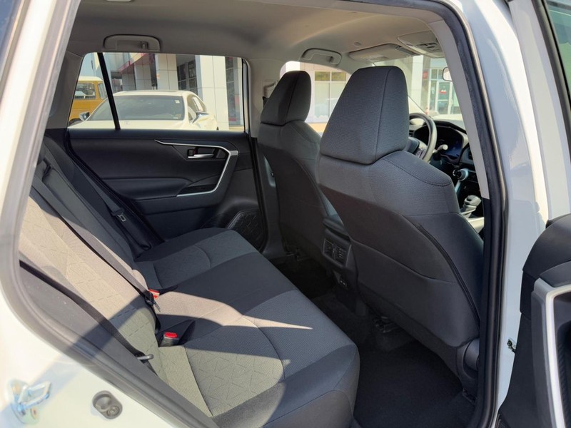 Toyota RAV4 Vehicle Image 11