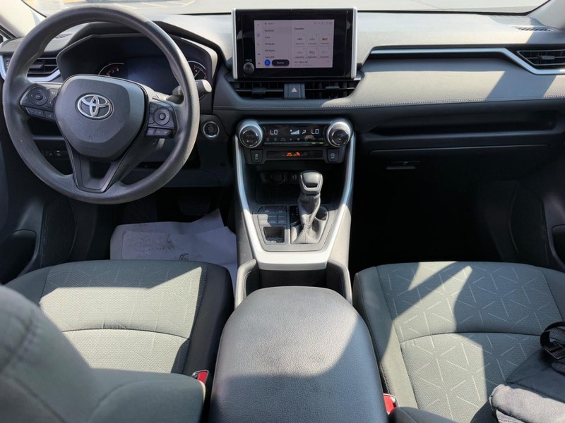 Toyota RAV4 Vehicle Image 12