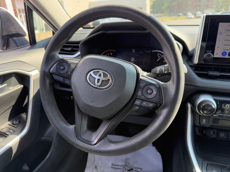 Toyota RAV4 Vehicle Image 13