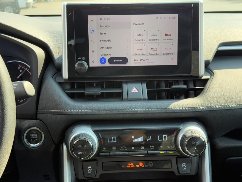 Toyota RAV4 Vehicle Image 14