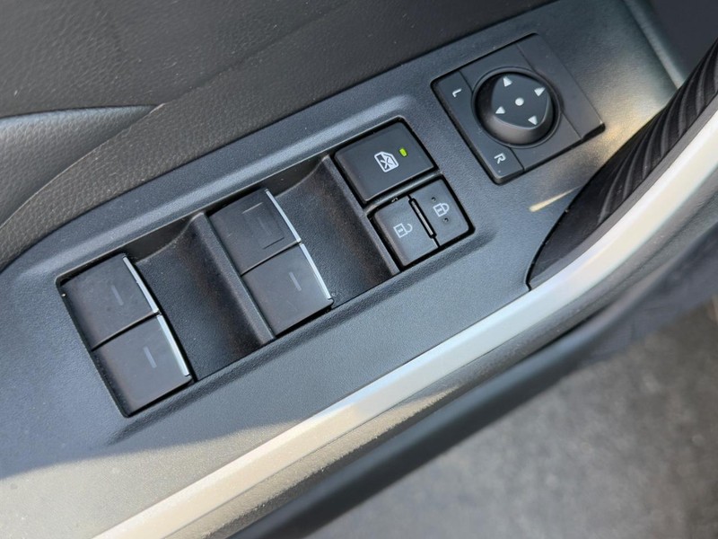 Toyota RAV4 Vehicle Image 15