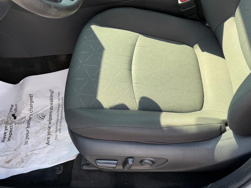 Toyota RAV4 Vehicle Image 16