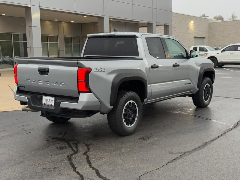 Toyota Tacoma 4WD Vehicle Image 3