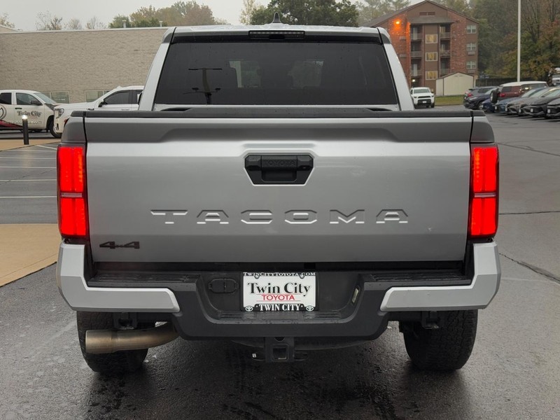 Toyota Tacoma 4WD Vehicle Image 5