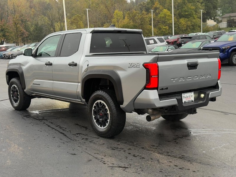 Toyota Tacoma 4WD Vehicle Image 6