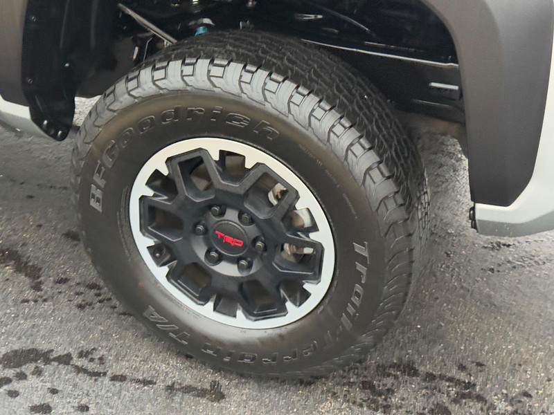 Toyota Tacoma 4WD Vehicle Image 8