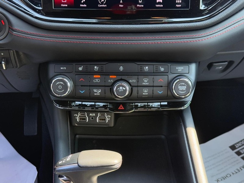 Dodge Durango Vehicle Full-screen Gallery Image 14