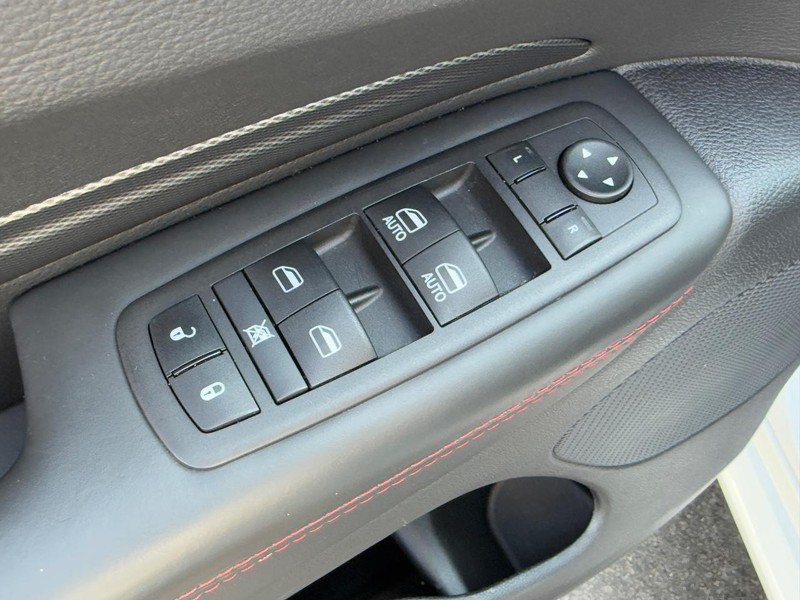 Dodge Durango Vehicle Full-screen Gallery Image 15