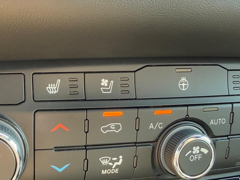 Dodge Durango Vehicle Full-screen Gallery Image 23