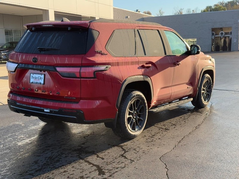 Toyota Sequoia Vehicle Image 3