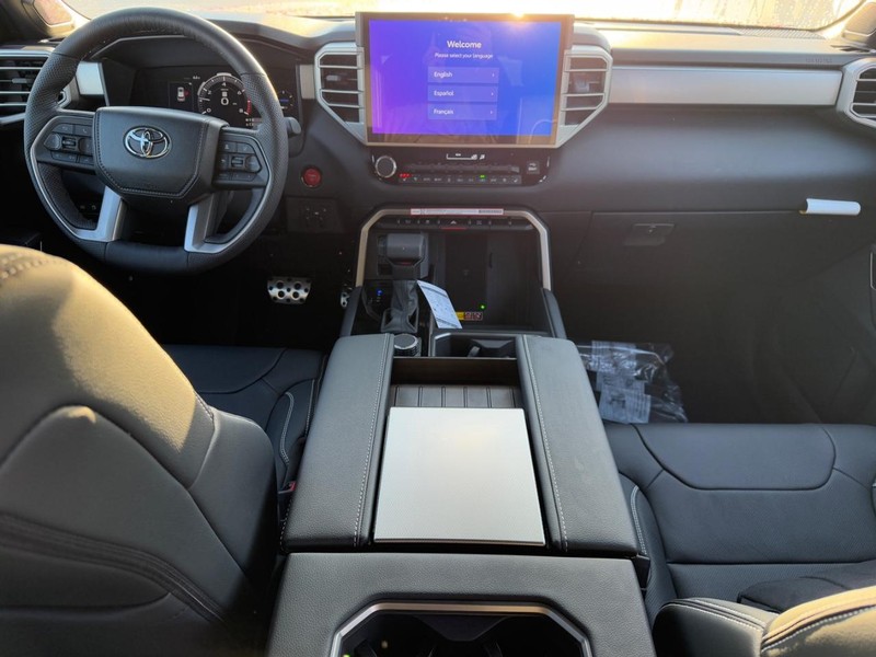 Toyota Sequoia Vehicle Image 7