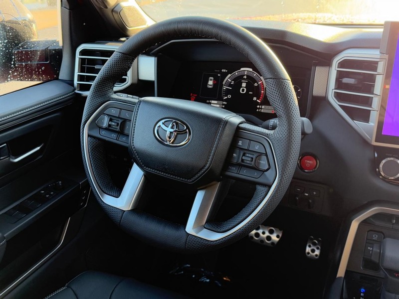 Toyota Sequoia Vehicle Image 8