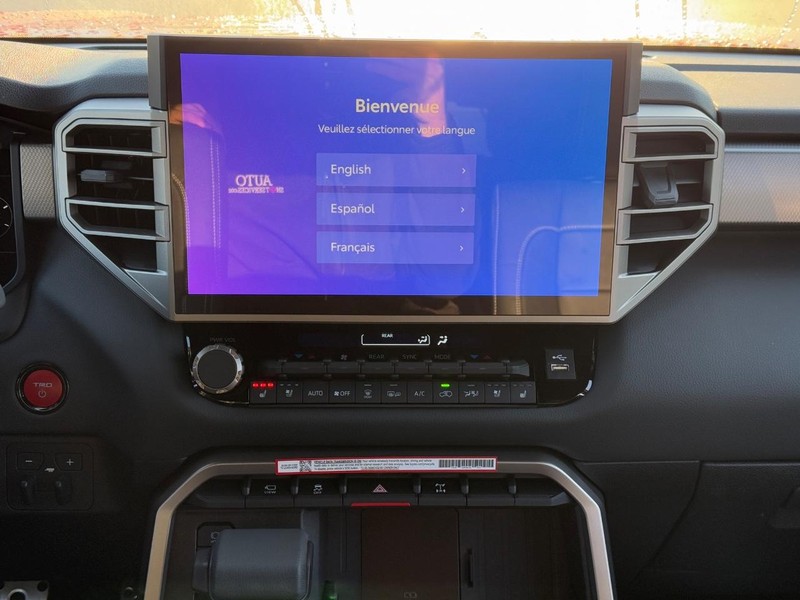 Toyota Sequoia Vehicle Image 9