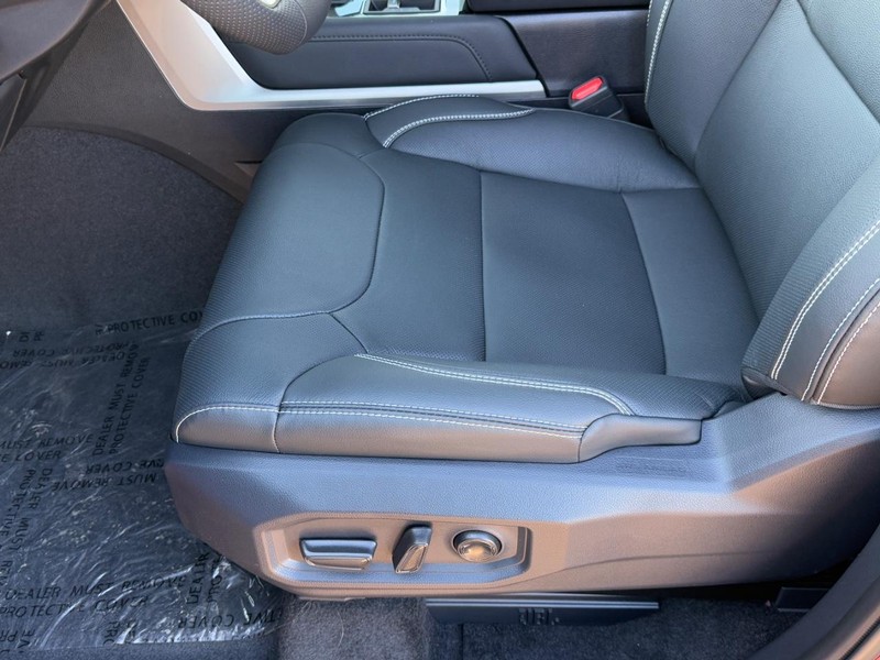 Toyota Sequoia Vehicle Image 12